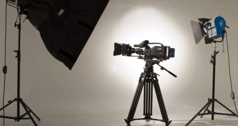 A camera setup with two lights